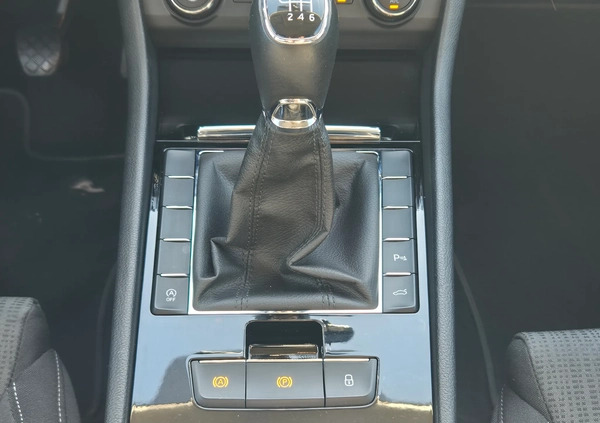 Skoda Superb cena 65000 przebieg: 145000, rok produkcji 2015 z Przysucha małe 154